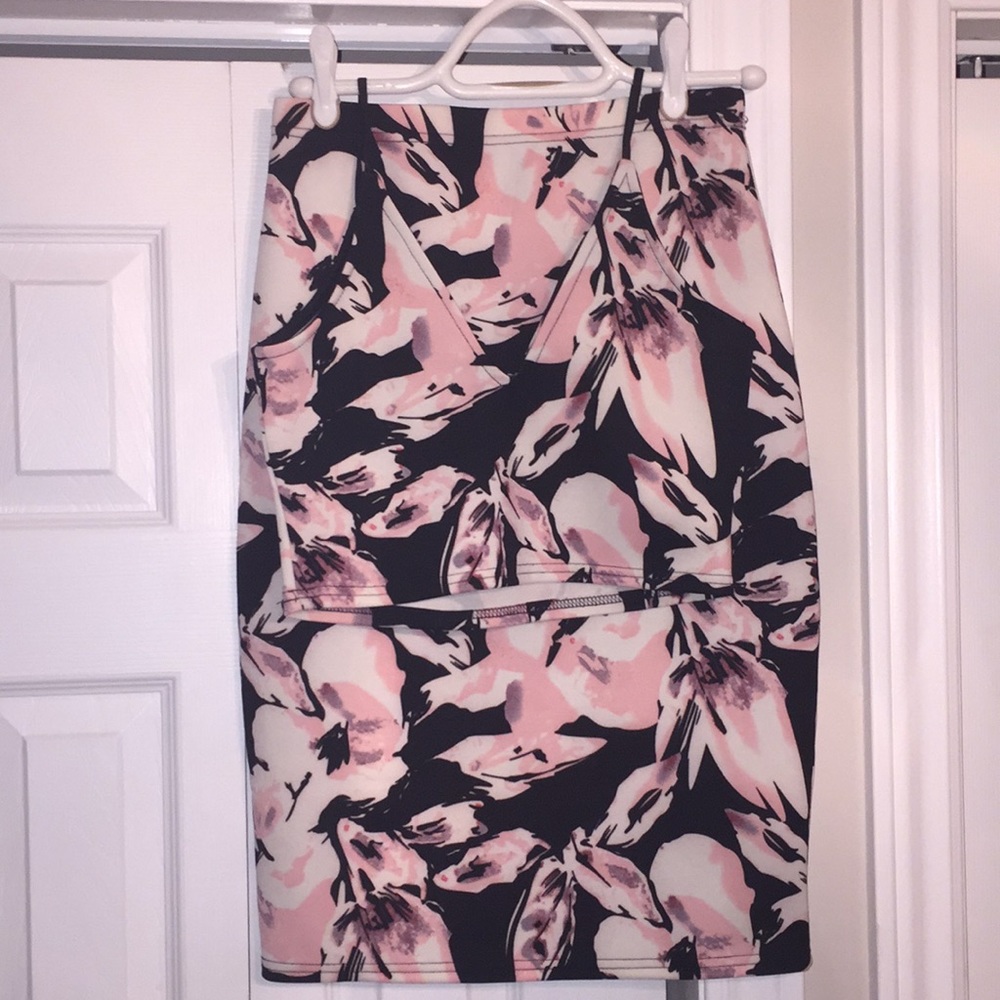 NWOT Printed Crop Top and High Waist Skirt set M